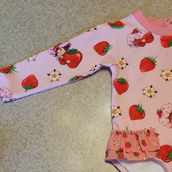 Strawberry Shortcake Pink Rashguard SIZE 6-9 Months - Picture 4 of 8
